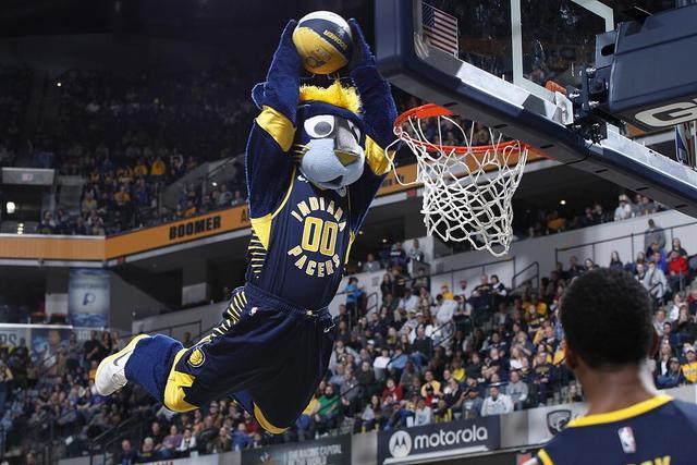 13记三分！克莱蒙斯轰下55分 新疆队史第三人